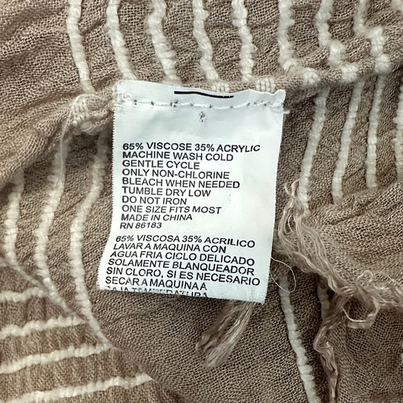 Assorted bundle of Scarves Collection for fall & Autumn 🍂 time - Picture 8 of 15